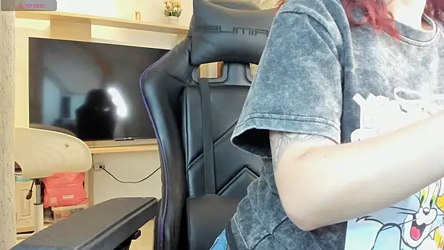 Melany Luv online show from April 1, 2026, 9:12 pm