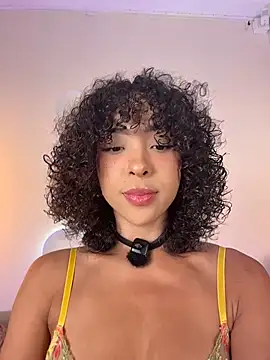 Snapshot of OSHUN_ chatting on February 8, 2026, 7:39 am OSHUN online show from February 8, 2026, 7:39 am