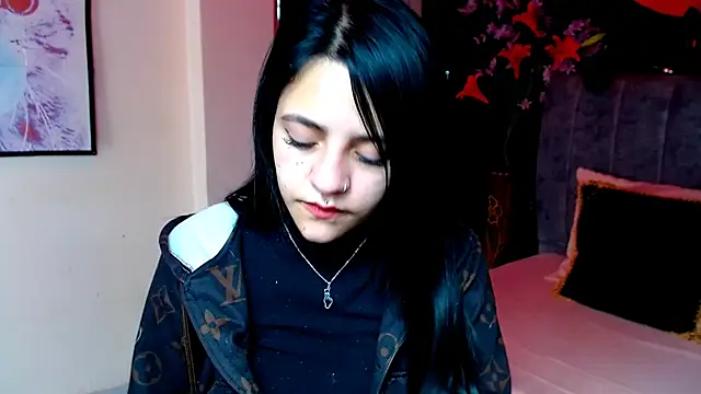 Violettasquirt online show from December 1, 2025, 1:56 pm