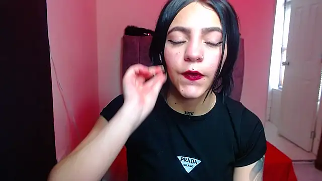 Violettasquirt online show from October 25, 2025, 1:34 pm