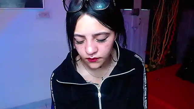 Violettasquirt online show from January 8, 2026, 2:34 pm