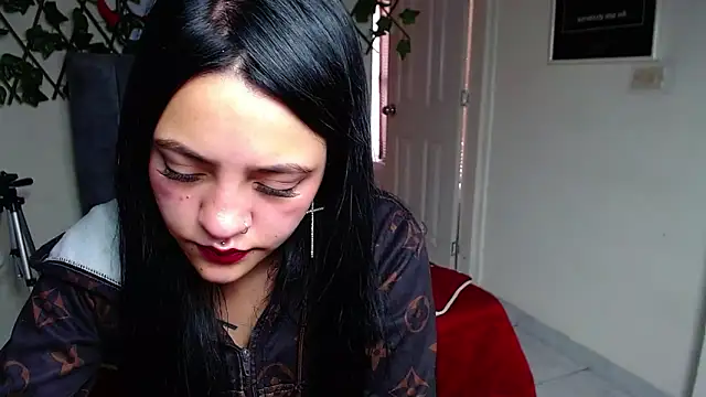 Violettasquirt online show from May 26, 2026, 2:04 pm