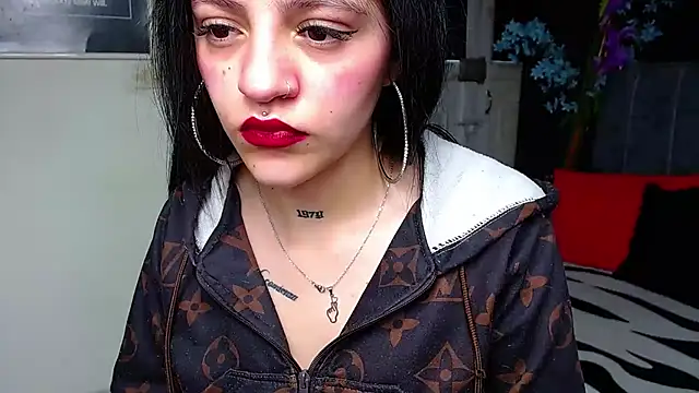 Snapshot of Violettasquirt chatting on February 18, 2026, 1:40 pm Violettasquirt online show from February 18, 2026, 1:40 pm