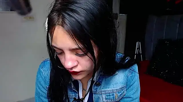 Snapshot of Violettasquirt chatting on February 13, 2026, 1:44 pm Violettasquirt online show from February 13, 2026, 1:44 pm