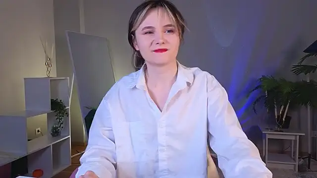 CiriRianonn online show from November 28, 2025, 5:51 am