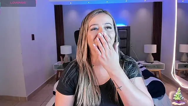 Snapshot of Susann_Ross chatting on December 18, 2025, 10:52 am Susann Ross online show from December 18, 2025, 10:52 am