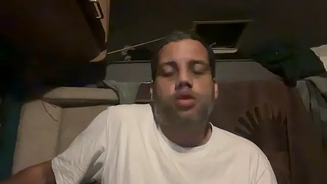 Snapshot of AbsolutMouuah chatting on October 10, 2025, 1:28 am AbsolutMouuah online show from October 10, 2025, 1:28 am