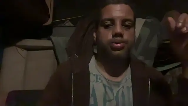 Snapshot of AbsolutMouuah chatting on October 12, 2025, 9:16 pm AbsolutMouuah online show from October 12, 2025, 9:16 pm