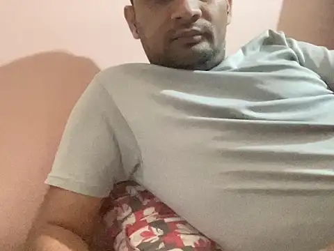 Snapshot of NiceBoy9099 chatting on December 2, 2025, 5:03 pm NiceBoy9099 online show from December 2, 2025, 5:03 pm