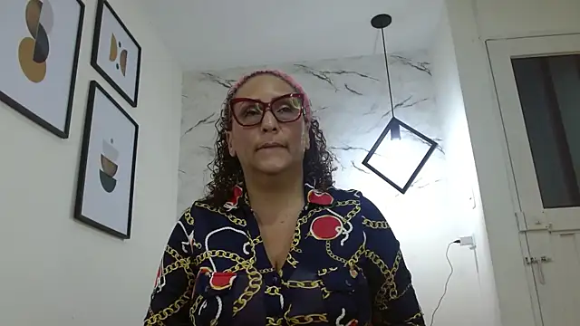 EvaMills1 online show from November 13, 2025, 8:35 pm