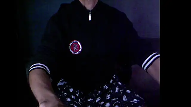 Snapshot of 20vEEr chatting on October 21, 2025, 10:42 pm 20vEEr online show from October 21, 2025, 10:42 pm