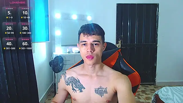 ADAM HOT online show from July 21, 2026, 10:33 pm