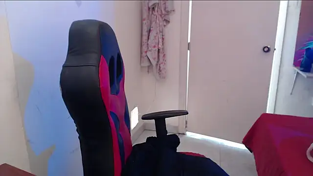 Snapshot of Maximesex chatting on April 4, 2026, 1:39 pm Maximesex online show from April 4, 2026, 1:39 pm