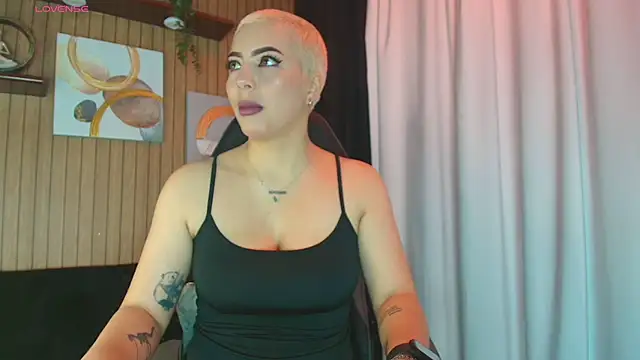 Camila Chainn online show from November 28, 2025, 5:51 am