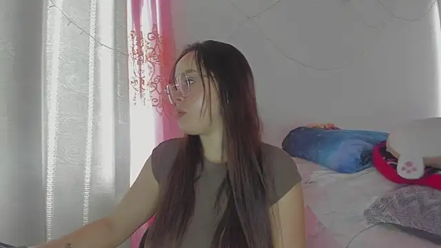 HARLEYNAPIER online show from May 31, 2026, 9:04 pm