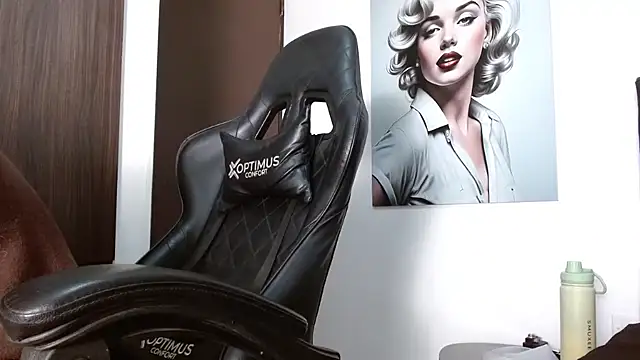 Snapshot of Hendry_ chatting on October 26, 2025, 3:29 am Hendry online show from October 26, 2025, 3:29 am