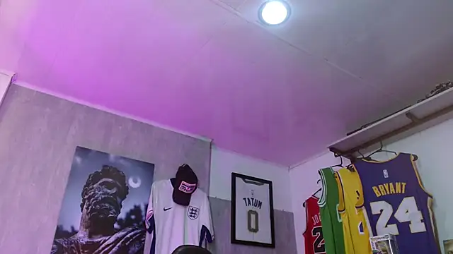 Snapshot of Hendry_ chatting on December 18, 2025, 3:55 am Hendry online show from December 18, 2025, 3:55 am