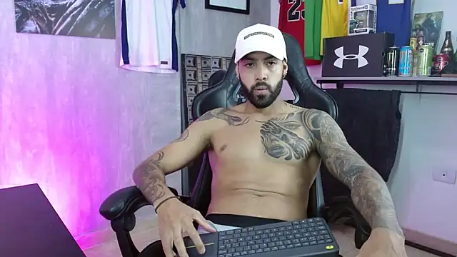 Snapshot of Hendry_ chatting on December 21, 2025, 4:25 am Hendry online show from December 21, 2025, 4:25 am