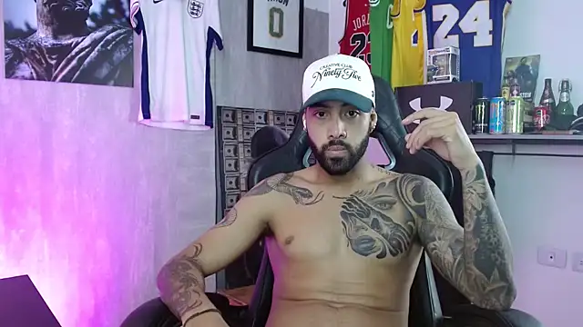 Snapshot of Hendry_ chatting on December 22, 2025, 1:17 am Hendry online show from December 22, 2025, 1:17 am