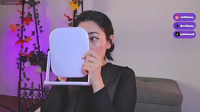 Soffimoon  online show from November 27, 2025, 12:44 am