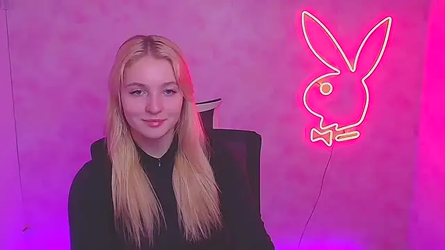 Snapshot of Milka_kiss_ chatting on February 1, 2025, 12:37 pm Milka kiss online show from February 1, 2025, 12:37 pm