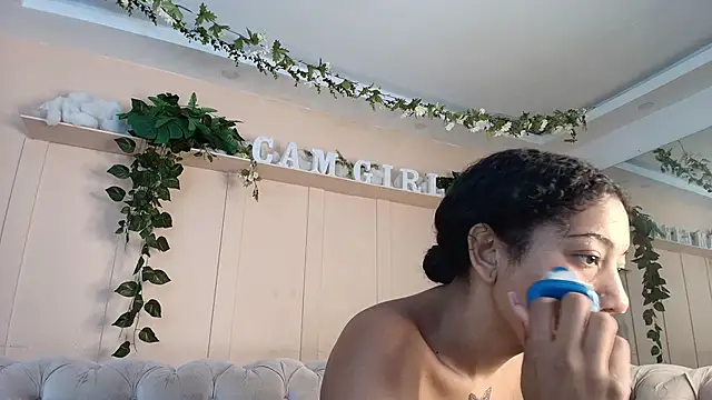 Snapshot of flavia_cruz chatting on June 4, 2026, 12:32 pm flavia cruz online show from June 4, 2026, 12:32 pm