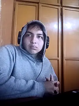 Snapshot of LoganFinds chatting on November 5, 2025, 2:20 pm LoganFinds online show from November 5, 2025, 2:20 pm