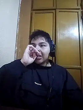 Snapshot of LoganFinds chatting on November 6, 2025, 11:20 pm LoganFinds online show from November 6, 2025, 11:20 pm