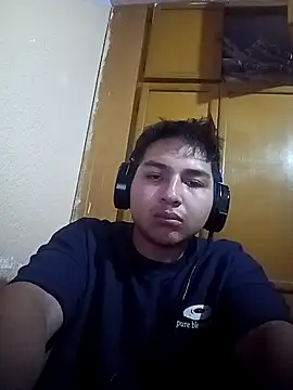 Snapshot of LoganFinds chatting on November 2, 2025, 3:22 am LoganFinds online show from November 2, 2025, 3:22 am