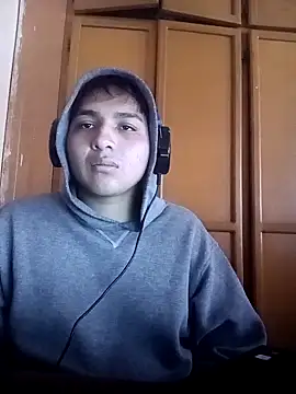 Snapshot of LoganFinds chatting on November 7, 2025, 3:05 pm LoganFinds online show from November 7, 2025, 3:05 pm