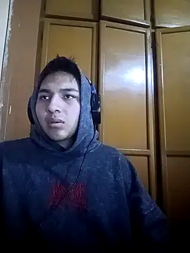 Snapshot of LoganFinds chatting on October 29, 2025, 1:21 pm LoganFinds online show from October 29, 2025, 1:21 pm