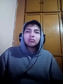 Snapshot of LoganFinds chatting on November 4, 2025, 2:48 am LoganFinds online show from November 4, 2025, 2:48 am