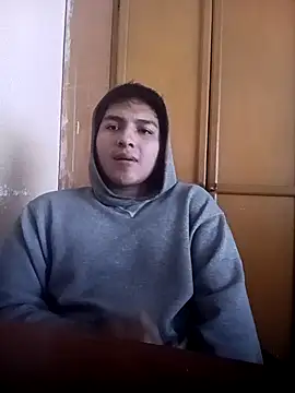 Snapshot of LoganFinds chatting on November 11, 2025, 6:36 pm LoganFinds online show from November 11, 2025, 6:36 pm