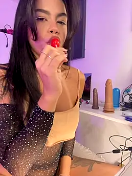 Snapshot of GrlAlice chatting on November 16, 2025, 8:35 pm GrlAlice online show from November 16, 2025, 8:35 pm