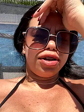 Snapshot of GrlAlice chatting on November 12, 2025, 2:21 pm GrlAlice online show from November 12, 2025, 2:21 pm