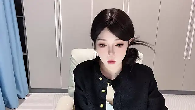 Snapshot of Q-ing chatting on October 13, 2025, 1:02 pm Q-ing online show from October 13, 2025, 1:02 pm