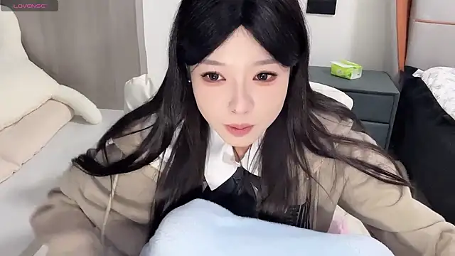 Snapshot of Q-ing chatting on December 10, 2024, 5:44 pm Q-ing online show from December 10, 2024, 5:44 pm