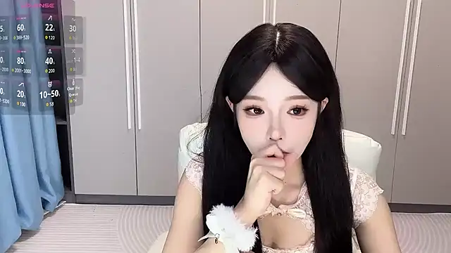 Snapshot of Q-ing chatting on September 13, 2025, 1:55 pm Q-ing online show from September 13, 2025, 1:55 pm