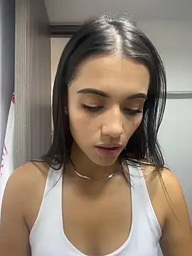 Nicole stonee online show from March 18, 2026, 8:32 pm