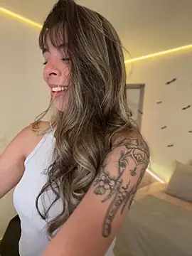 AmmyCollinsW online show from November 8, 2025, 8:12 pm