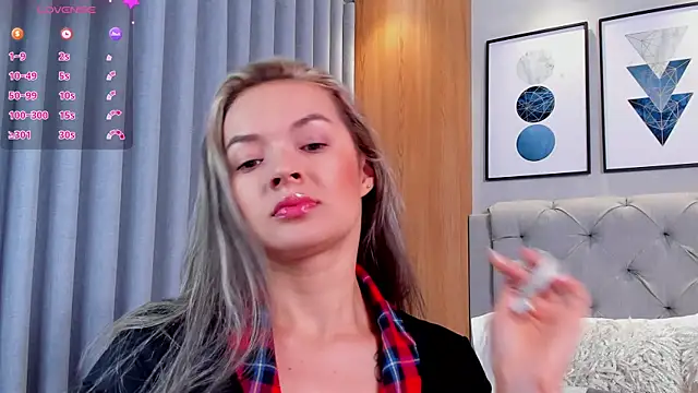 Snapshot of lennabell chatting on December 3, 2025, 11:20 am lennabell online show from December 3, 2025, 11:20 am