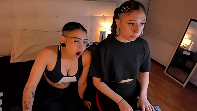 Snapshot of Cintya_Kros chatting on January 22, 2025, 4:55 am Cintya Kros online show from January 22, 2025, 4:55 am