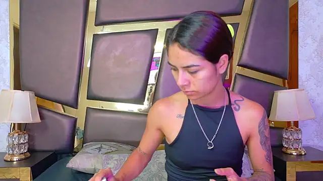 NicoleEsposito online show from November 24, 2025, 12:49 pm