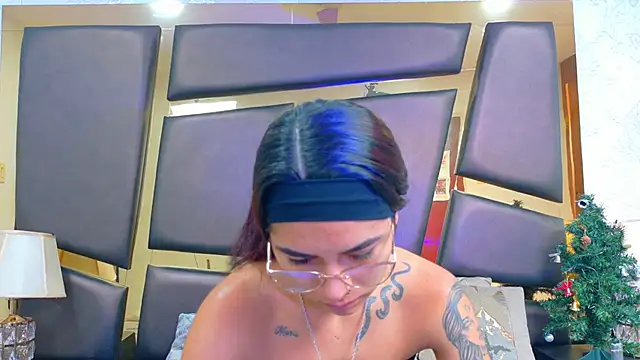 NicoleEsposito online show from December 16, 2025, 12:53 pm