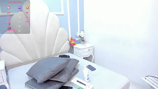 Maddyjohnsonn online show from January 7, 2025, 11:37 am