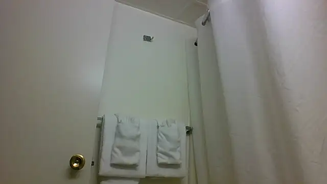 Snapshot of erinSmiles chatting on September 24, 2025, 10:44 am erinSmiles online show from September 24, 2025, 10:44 am