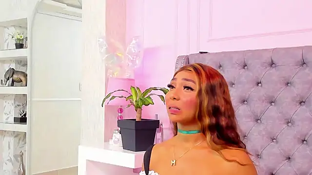 HaileeRoberts online show from March 17, 2026, 12:41 pm