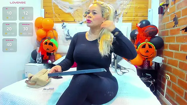 Snapshot of Dulcex69 chatting on October 28, 2025, 10:14 am Dulcex69 online show from October 28, 2025, 10:14 am