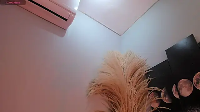 ALICEPOIXXXON online show from December 5, 2025, 3:27 am