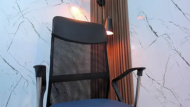 antony bigdick  online show from November 18, 2025, 1:10 am